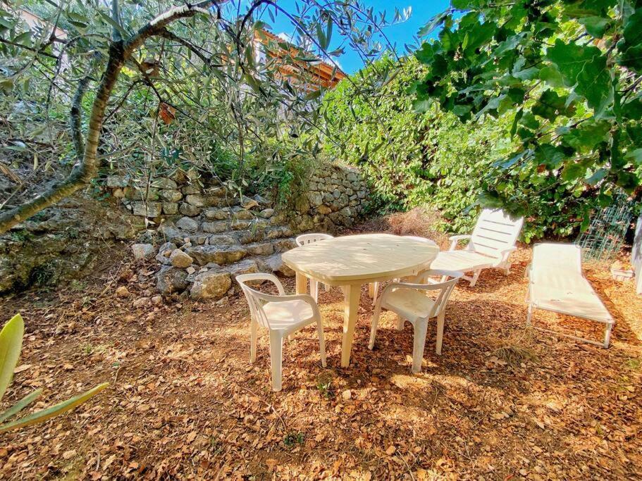 Bas De Villa Au Milieu Des Oliviers. Chateauneuf-Villevieille Exteriér fotografie
